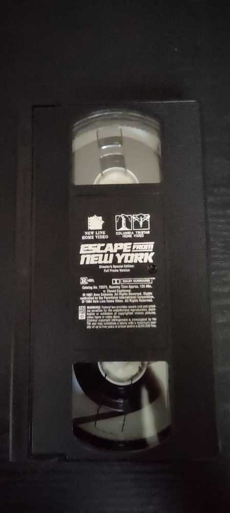 Escape from New York VHS movie collectible [Barcode 043396725737] - Main Image 4