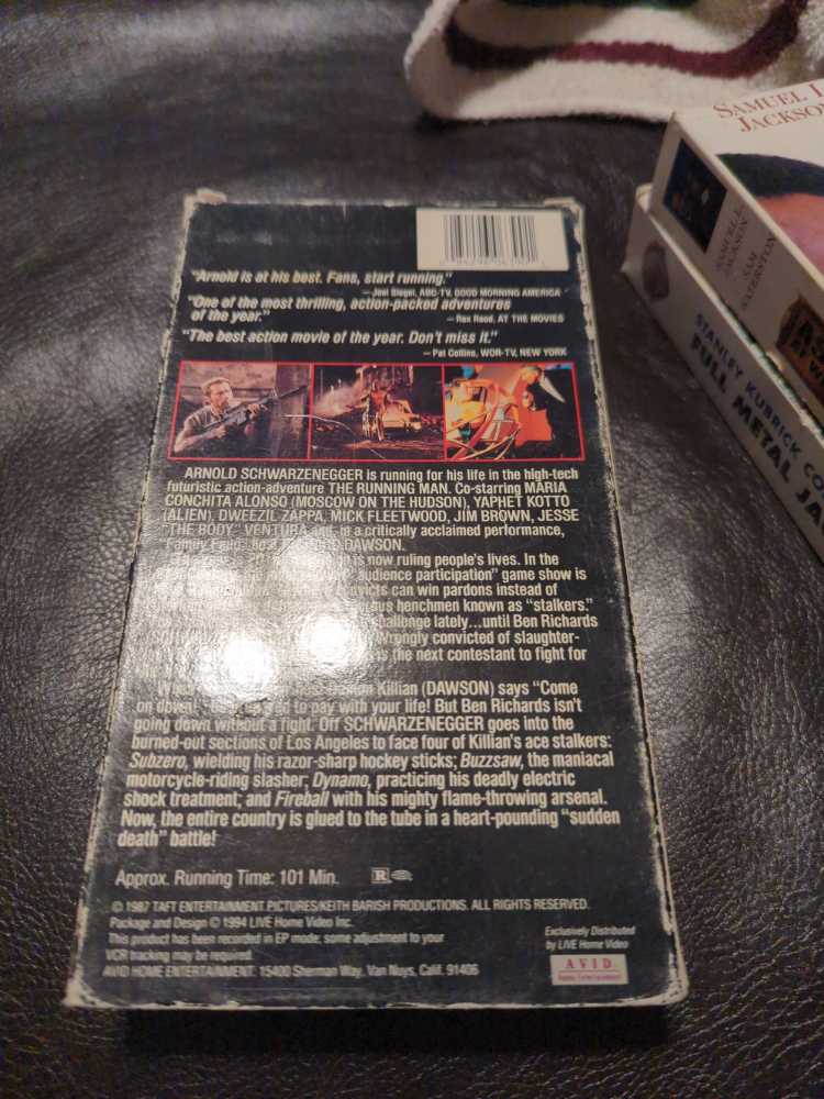 Running Man VHS movie collectible [Barcode 084296063901] - Main Image 3