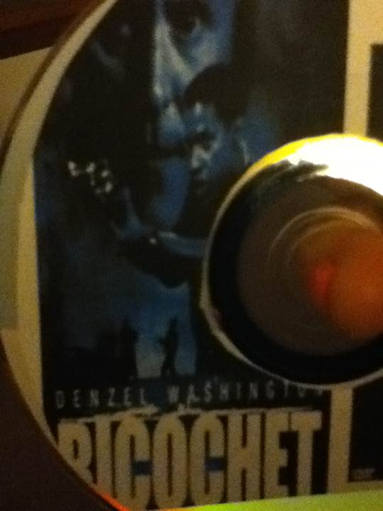 Ricochet DVD movie collectible [Barcode 8712241000443] - Main Image 2