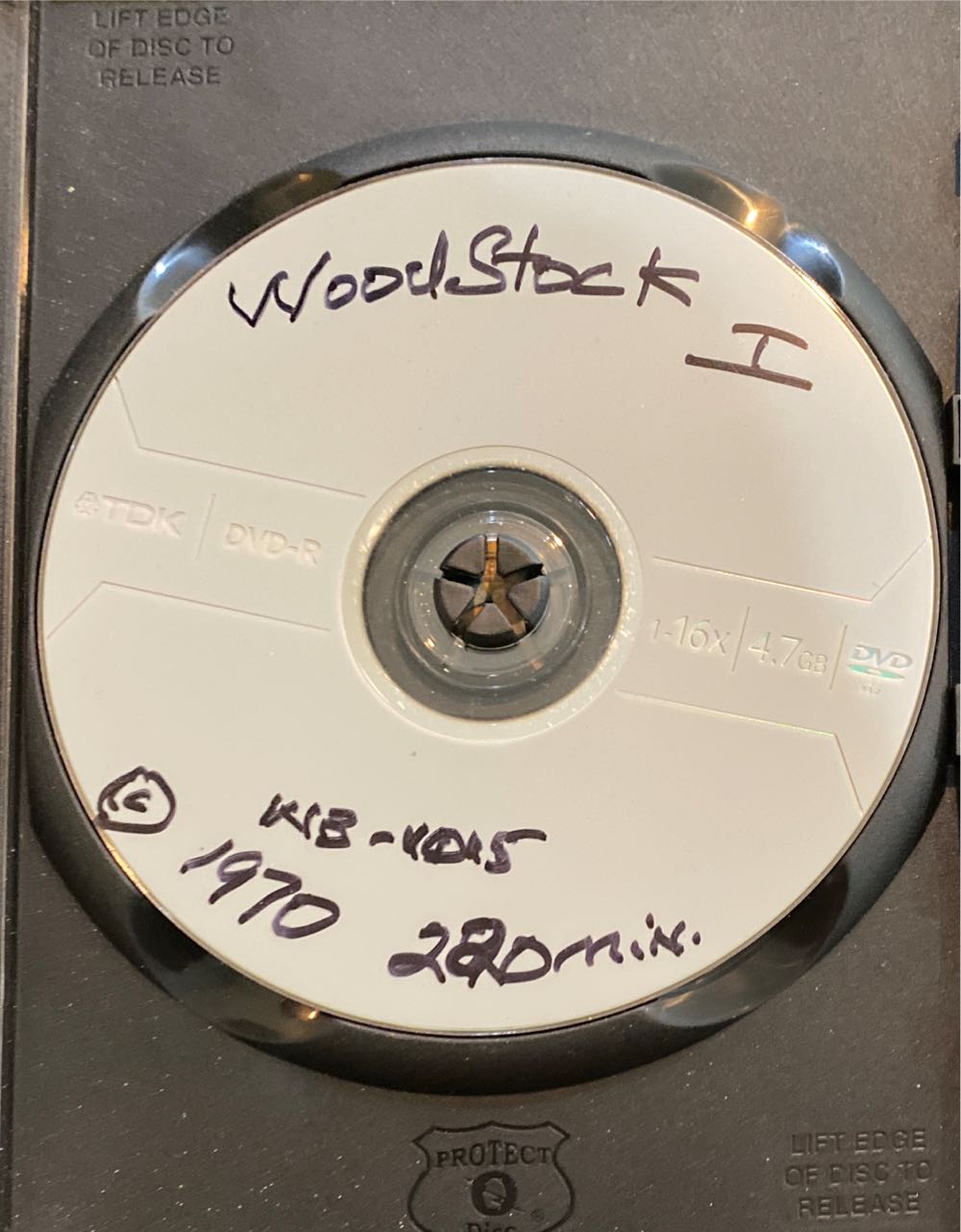 Woodstock I {Bootleg} DVD movie collectible [Barcode 076476131104] - Main Image 3