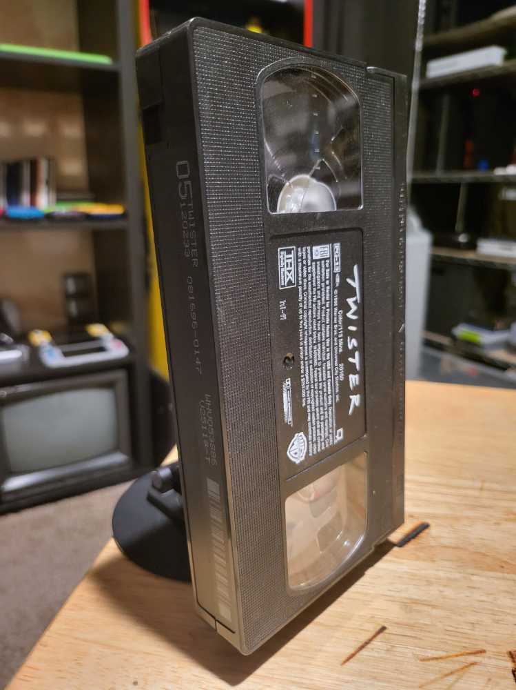 Twister VHS movie collectible [Barcode 085392010035] - Main Image 4