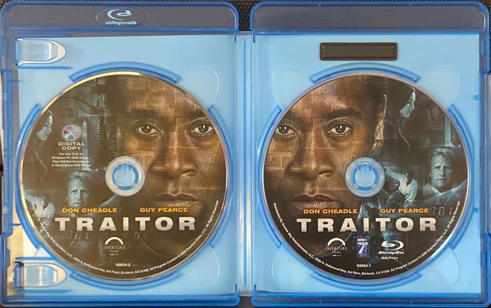 Traitor Blu-ray movie collectible [Barcode 013138305480] - Main Image 3
