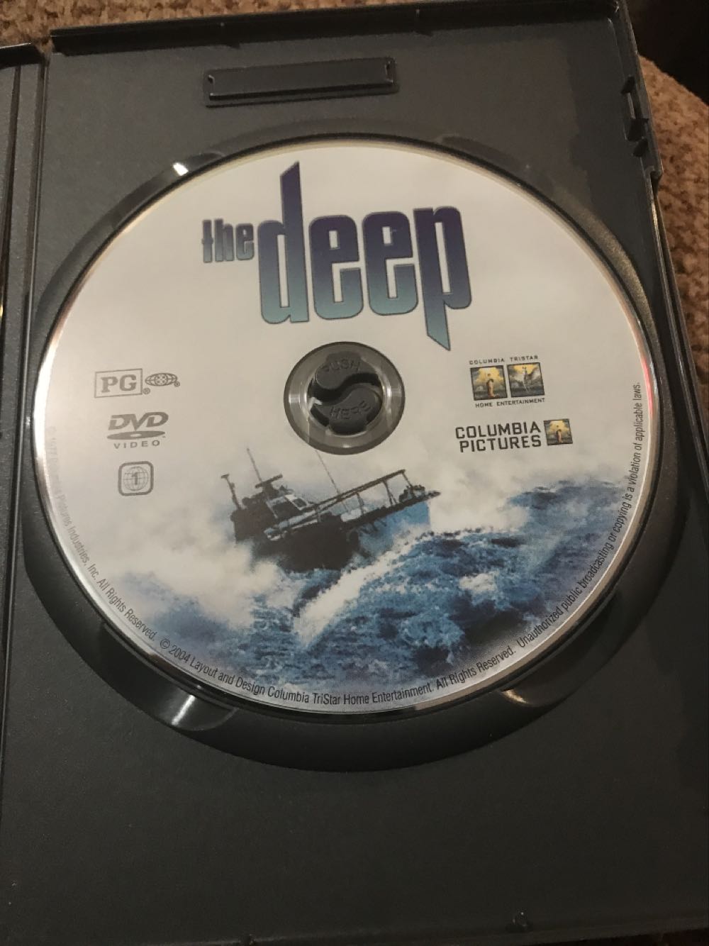 The Deep DVD movie collectible [Barcode 043396016897] - Main Image 3