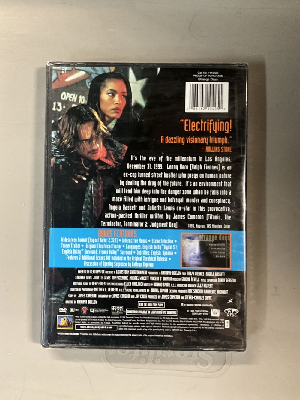 Strange Days DVD movie collectible [Barcode 086162104251] - Main Image 4