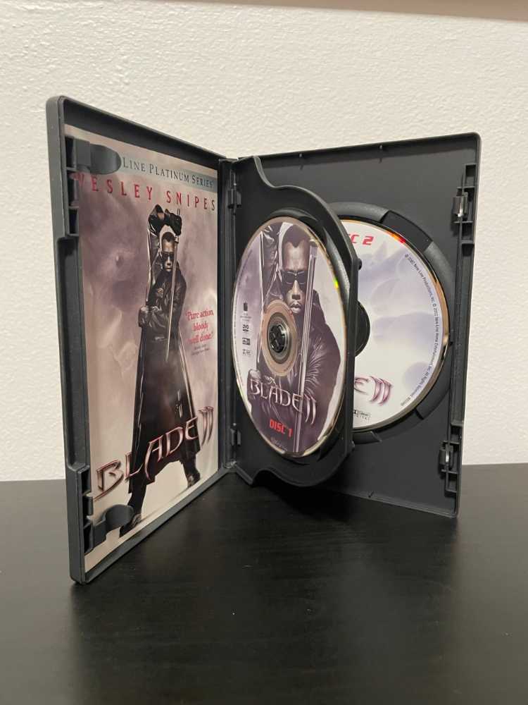 Blade II (New Line 2-Disc Set DVD/UPC: Unknown) DVD movie collectible [Barcode 7898023234198] - Main Image 2
