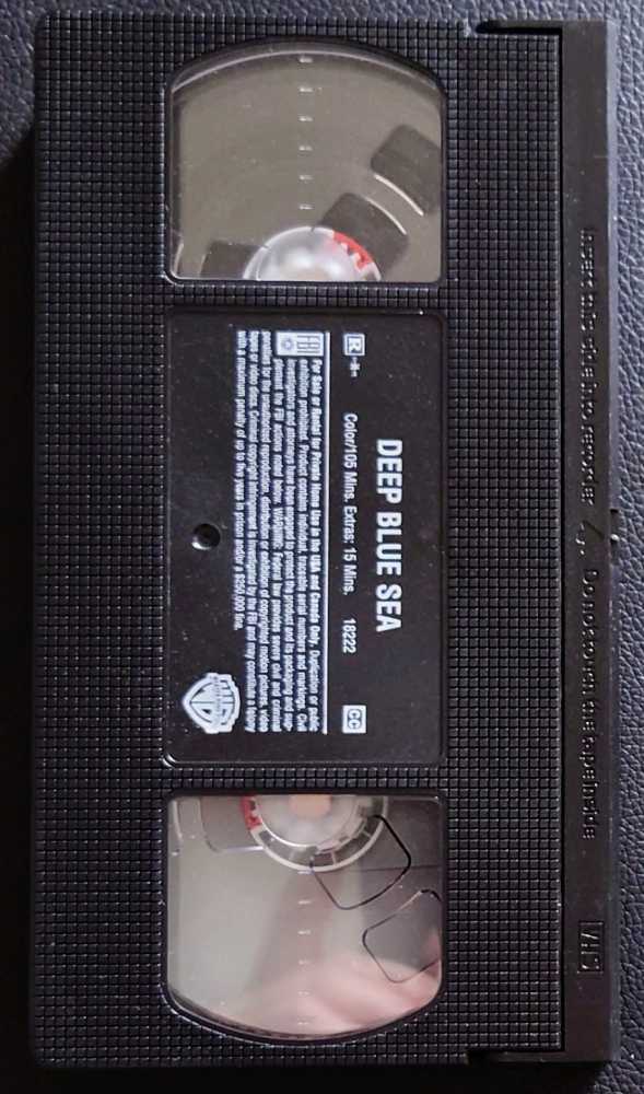 Deep Blue Sea VHS movie collectible [Barcode 085391822233] - Main Image 3