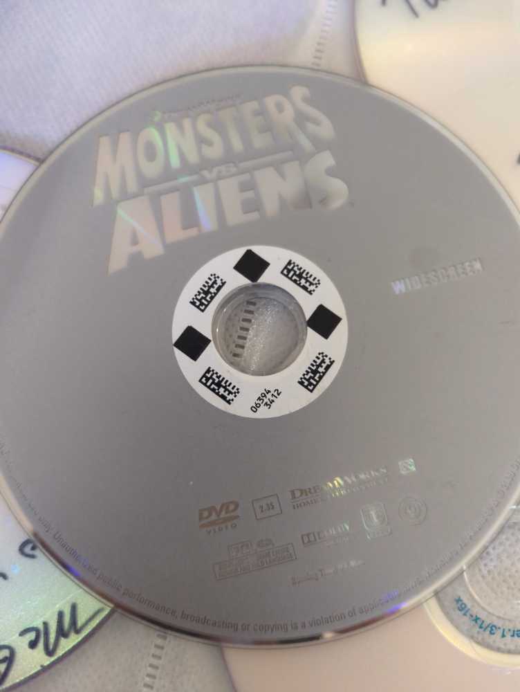 Monsters vs. Aliens Blu-ray movie collectible [Barcode 052000208061] - Main Image 2