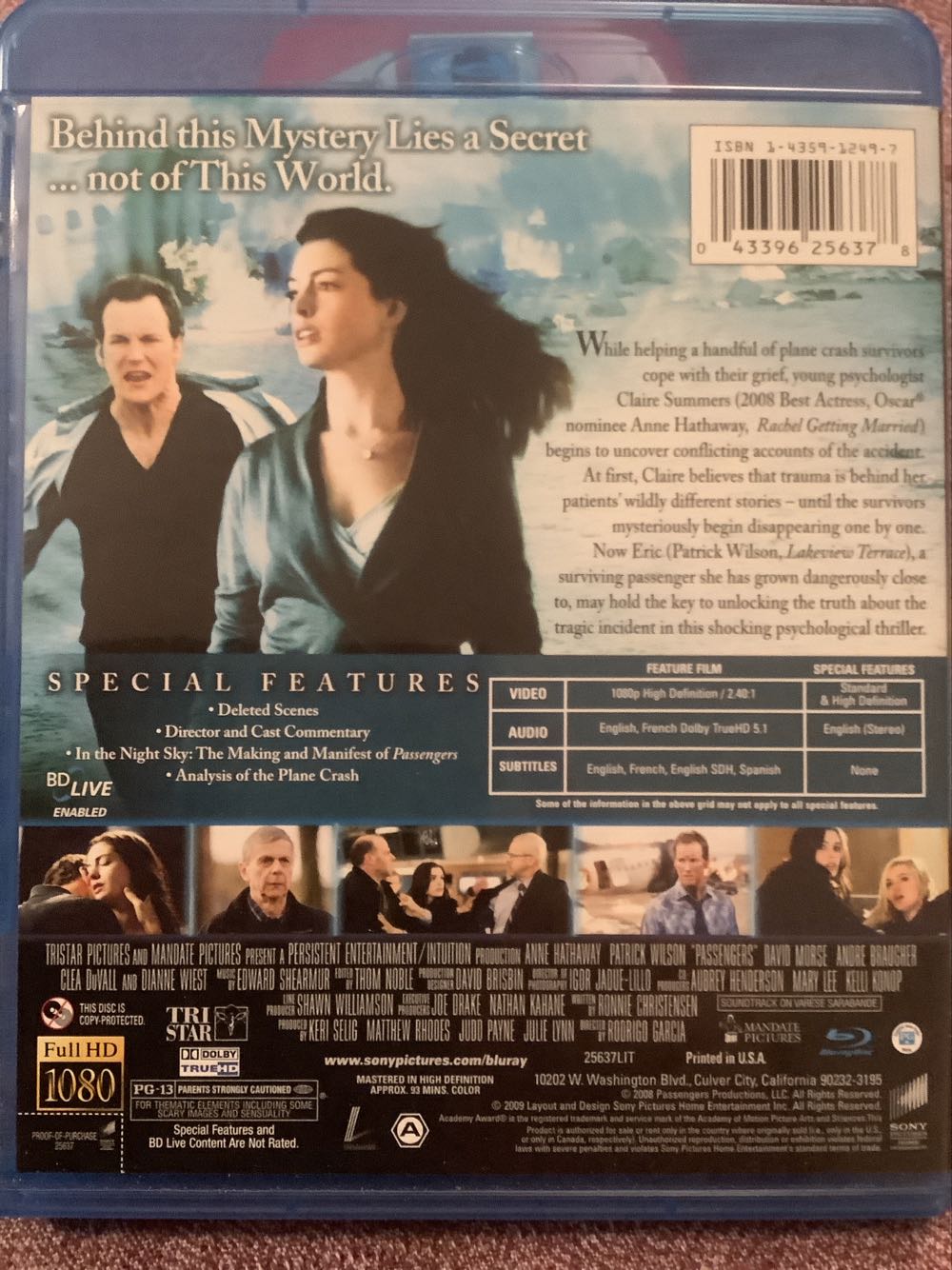 Passengers Blu-ray movie collectible [Barcode 043396256378] - Main Image 2