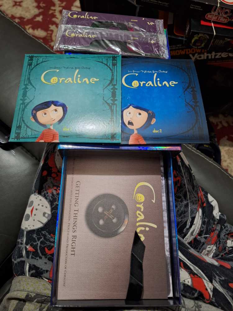 Coraline Apple TV movie collectible [Barcode 065935832348] - Main Image 2