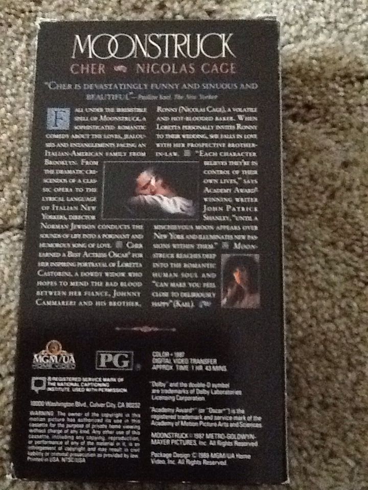 Moonstruck VHS movie collectible [Barcode 027616113535] - Main Image 2
