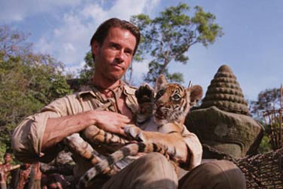 Two Brothers DVD movie collectible [Barcode 5050582302493] - Main Image 2