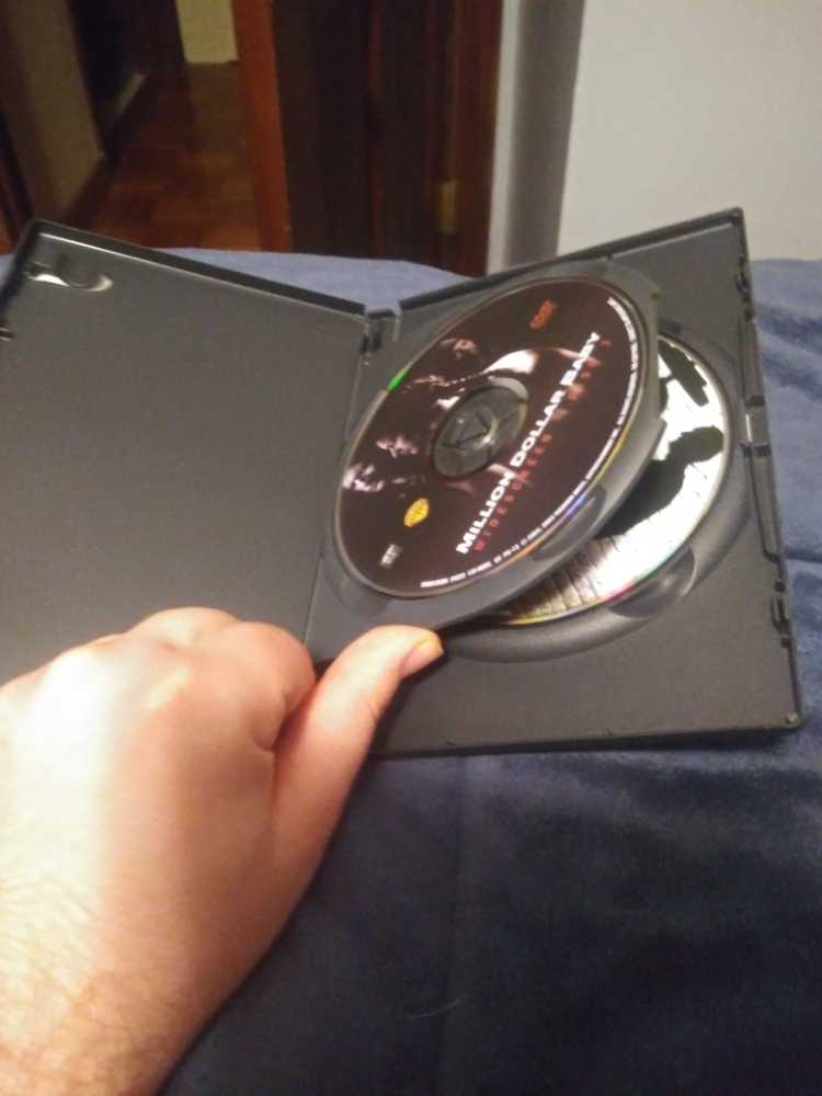 Million Dollar Baby DVD movie collectible [Barcode 012569695290] - Main Image 4