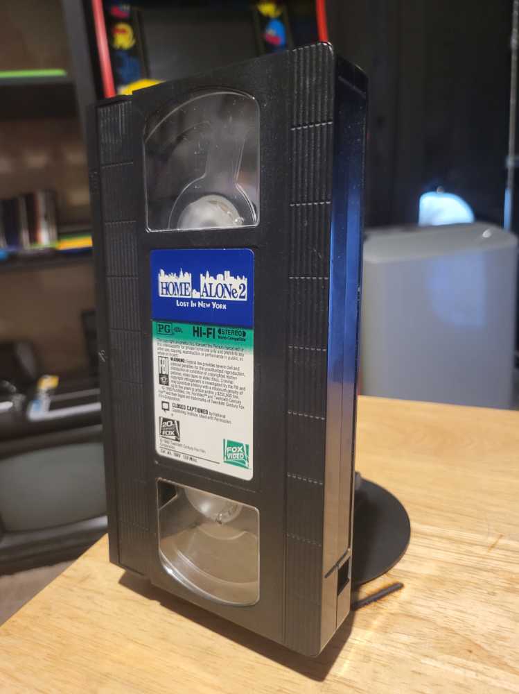 Home Alone 2: Lost in New York VHS movie collectible [Barcode 086162198939] - Main Image 4