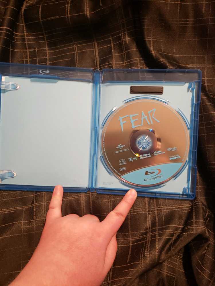 Fear Blu-ray movie collectible [Barcode 025192112065] - Main Image 4