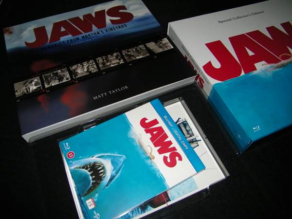 Jaws Blu-ray movie collectible [Barcode 090200007824] - Main Image 2