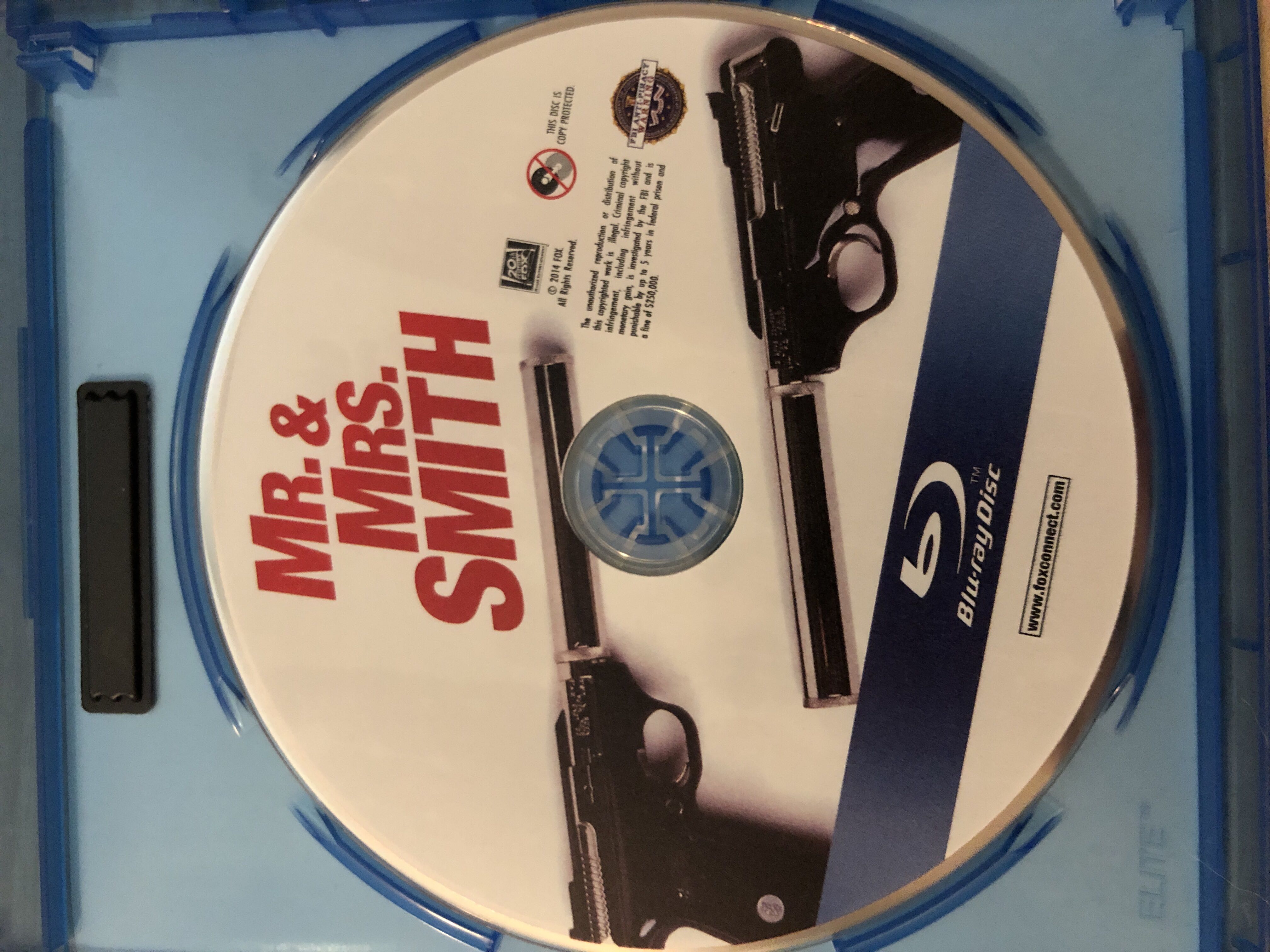 Mr. & Mrs. Smith Blu-ray movie collectible [Barcode 024543039501] - Main Image 3