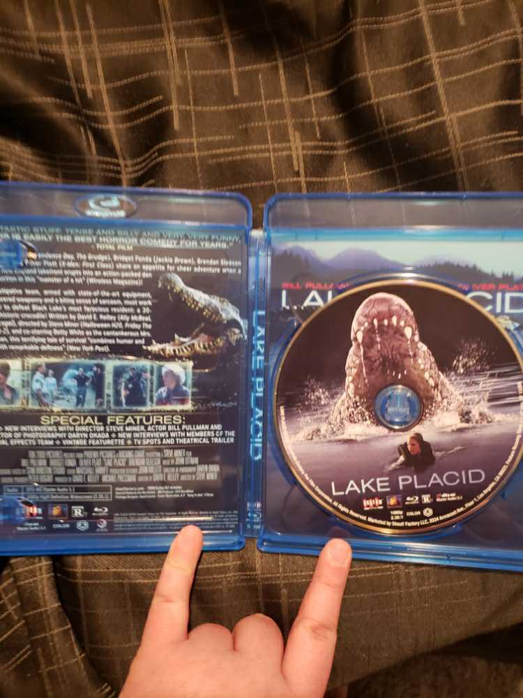 Lake Placid Blu-ray movie collectible [Barcode 826663150698] - Main Image 4