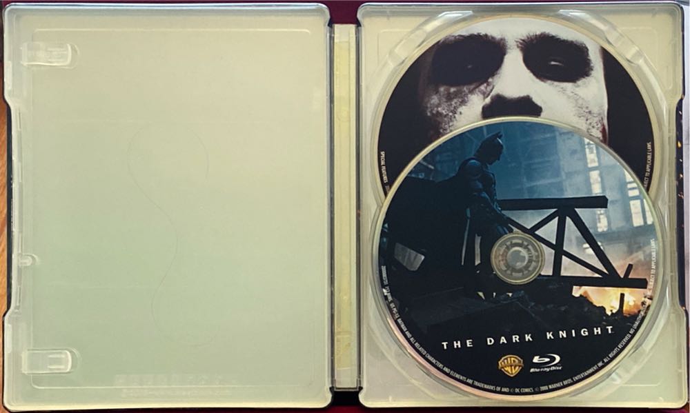 The Dark Knight Blu-ray movie collectible [Barcode 883920043308] - Main Image 3