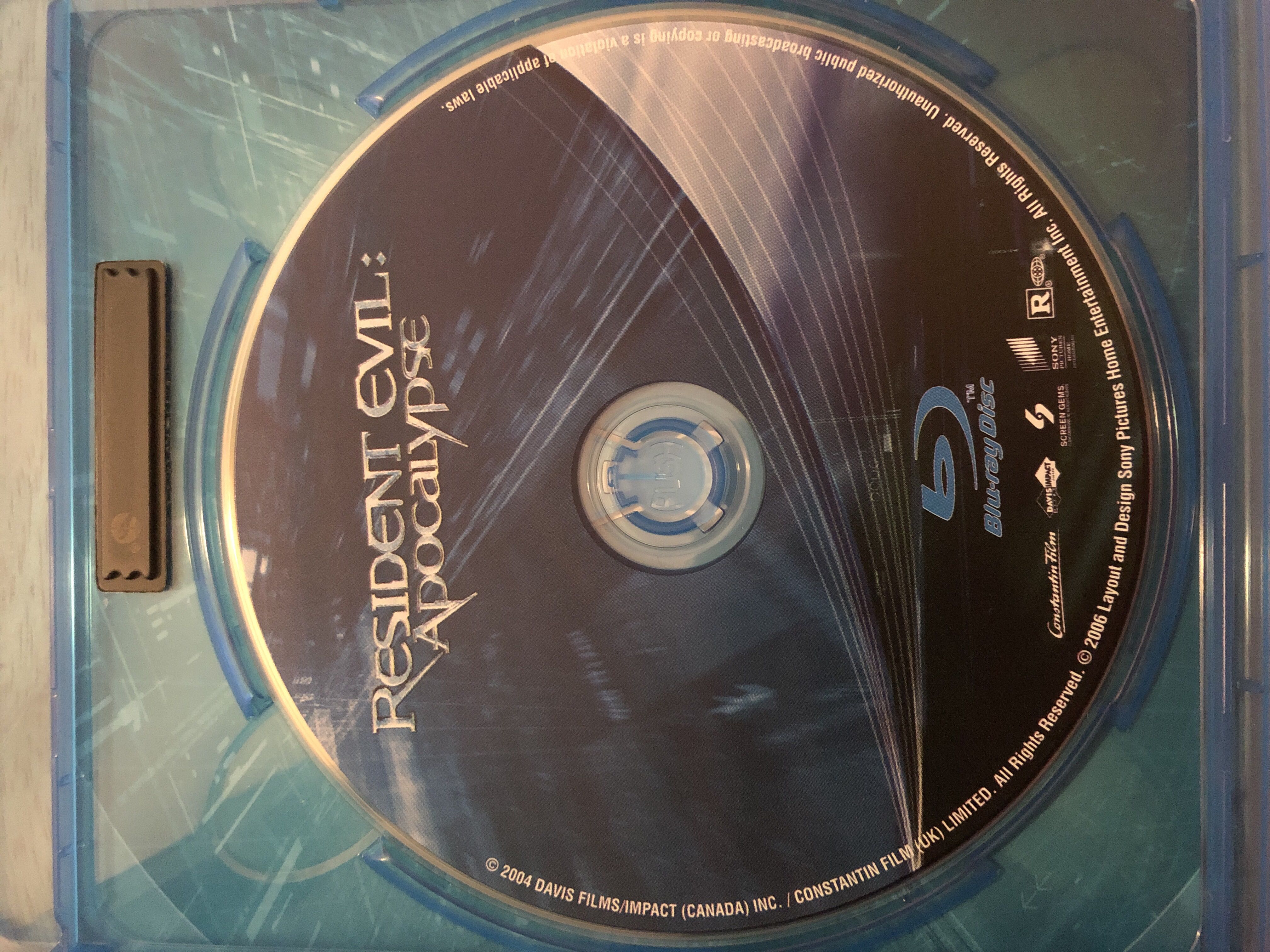 Resident Evil Apocalypse Blu-ray movie collectible [Barcode 043396150195] - Main Image 3