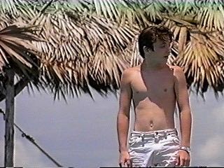 Flipper VHS movie collectible [Barcode 025192468520] - Main Image 4