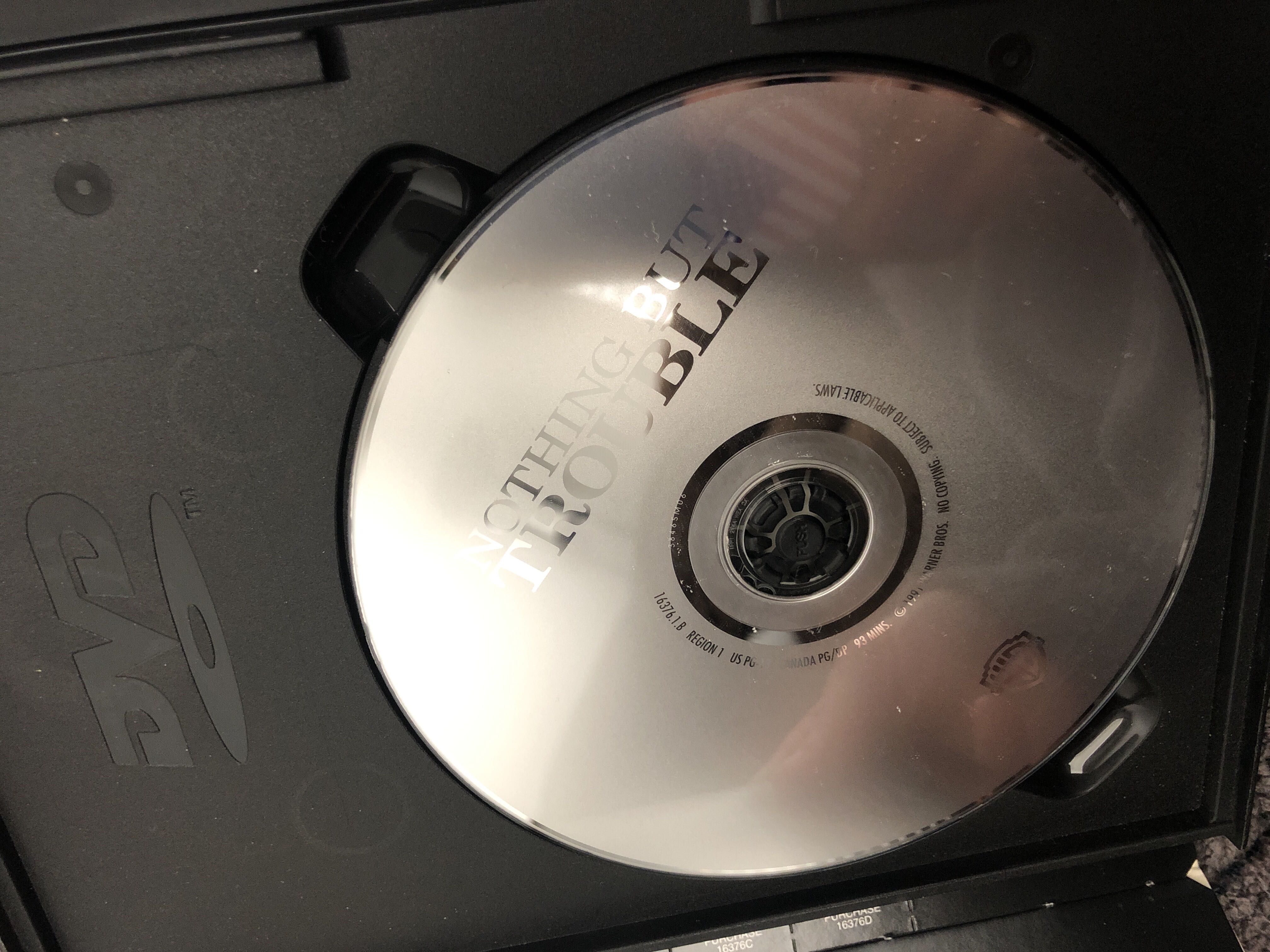 Nothing But Trouble DVD movie collectible [Barcode 085391637622] - Main Image 3