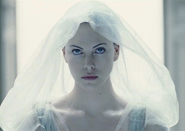 Aeon Flux Blu-ray movie collectible [Barcode 097361182766] - Main Image 3