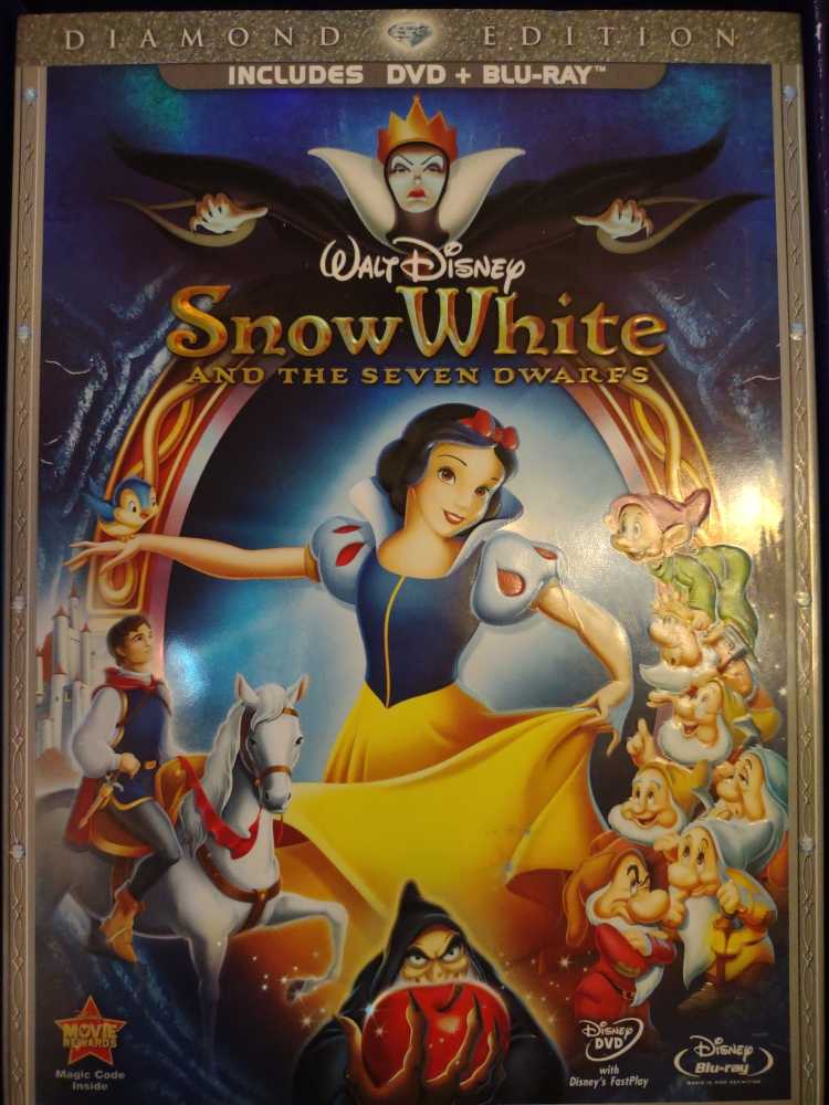 Snow White And The Seven Dwarfs Blu-ray movie collectible [Barcode 091786547926] - Main Image 3