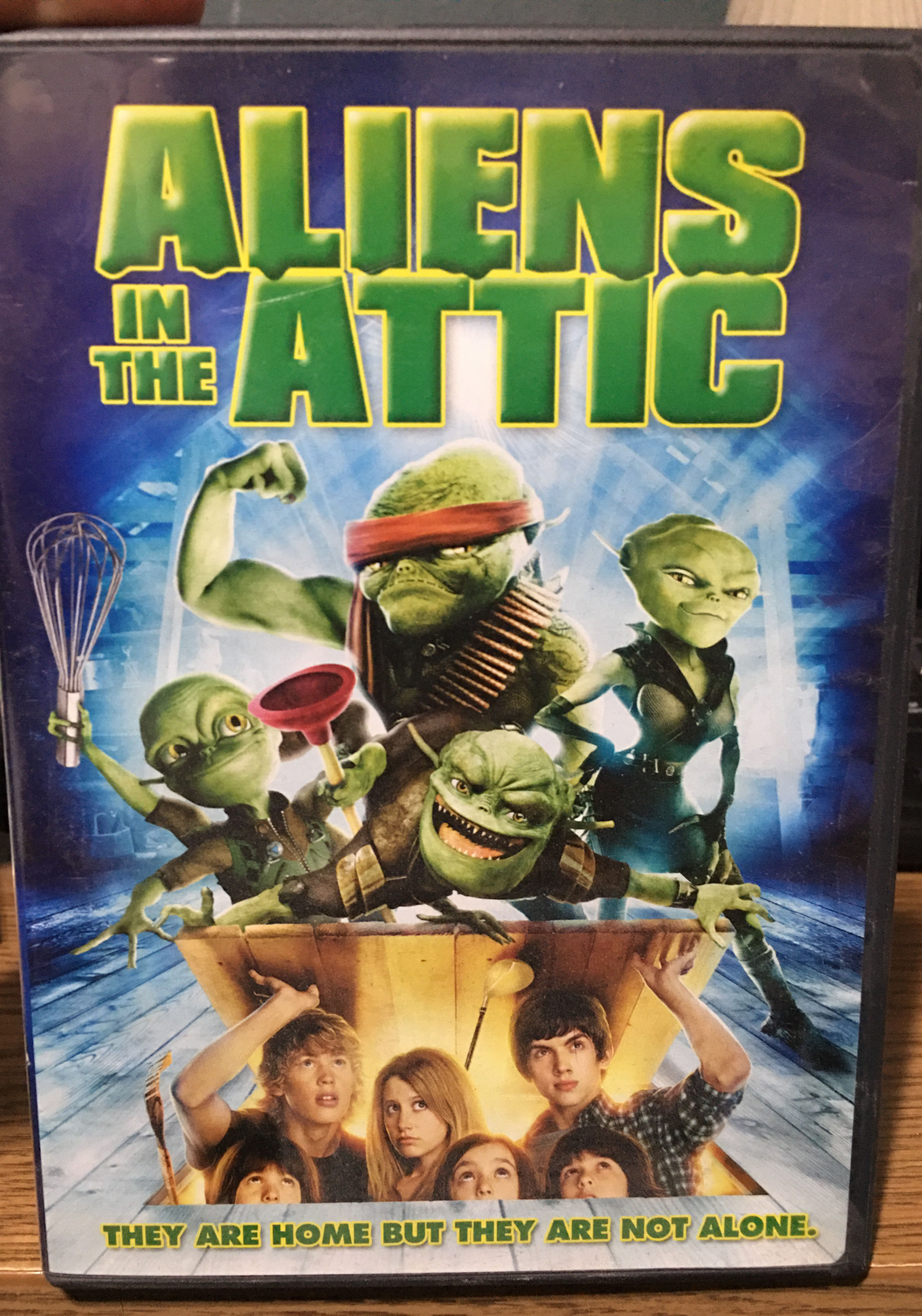 Aliens in the Attic DVD movie collectible [Barcode 024543610960] - Main Image 3