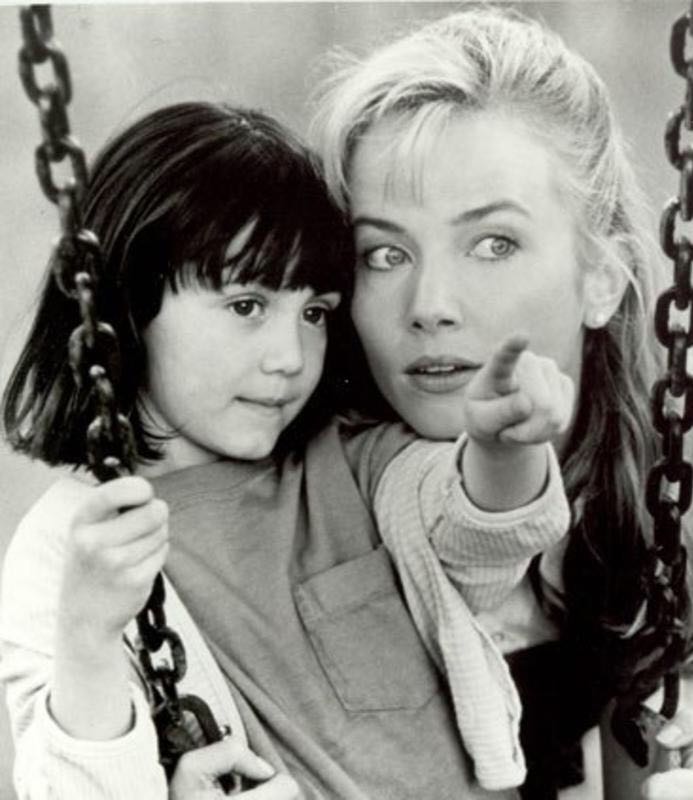 Hand That Rocks the Cradle, The DVD movie collectible [Barcode 717951000774] - Main Image 3