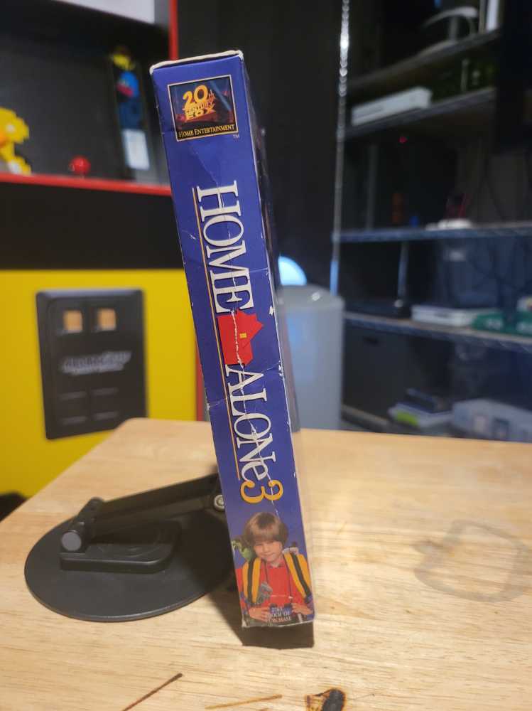 Home Alone 3 VHS movie collectible [Barcode 086162276330] - Main Image 3