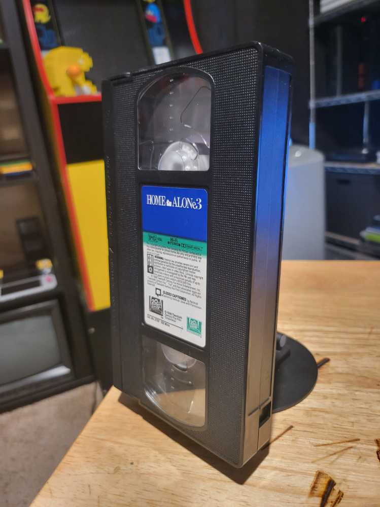 Home Alone 3 VHS movie collectible [Barcode 086162276330] - Main Image 4