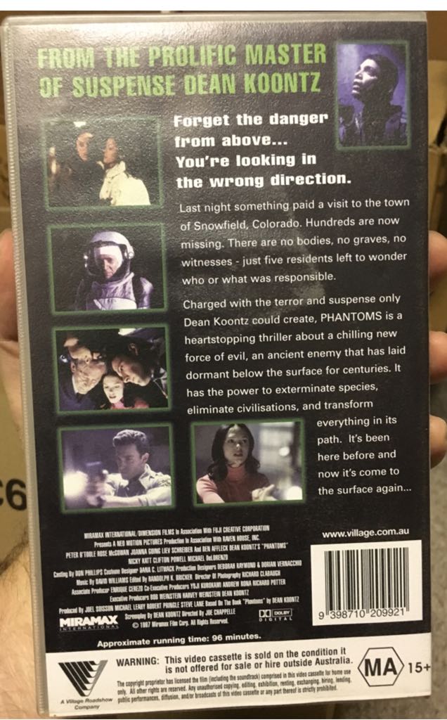 Phantoms VHS movie collectible [Barcode 088816978362] - Main Image 2