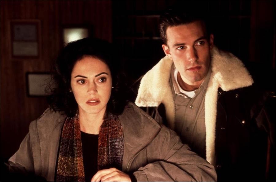 Phantoms DVD movie collectible [Barcode 717951000590] - Main Image 3