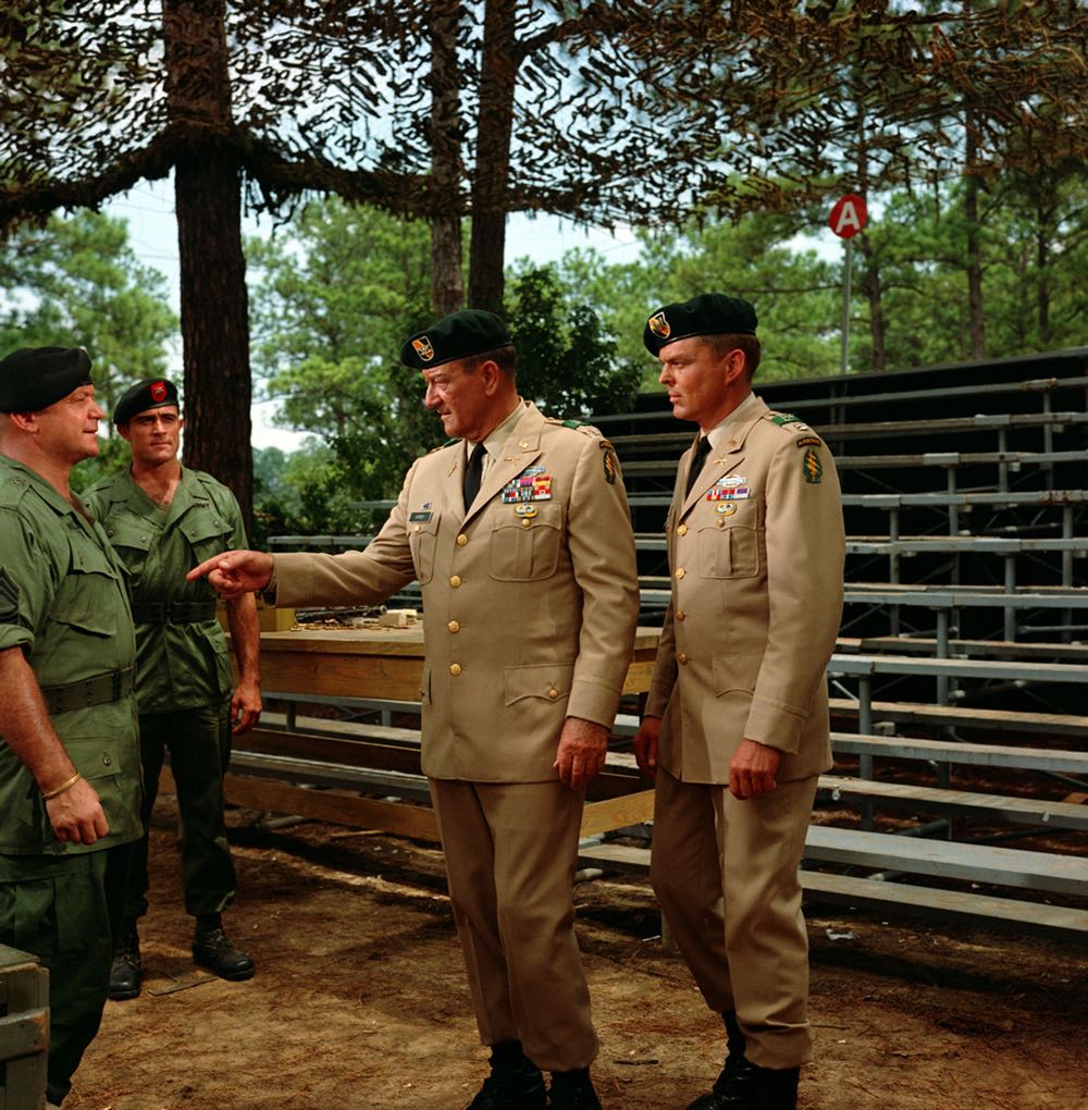 John Wayne: Green Berets ❤️ DVD movie collectible [Barcode 9325336000632] - Main Image 3