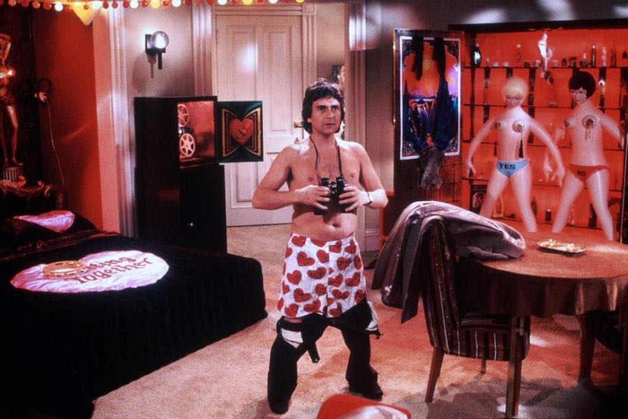 Foul Play DVD movie collectible [Barcode 097360111644] - Main Image 3