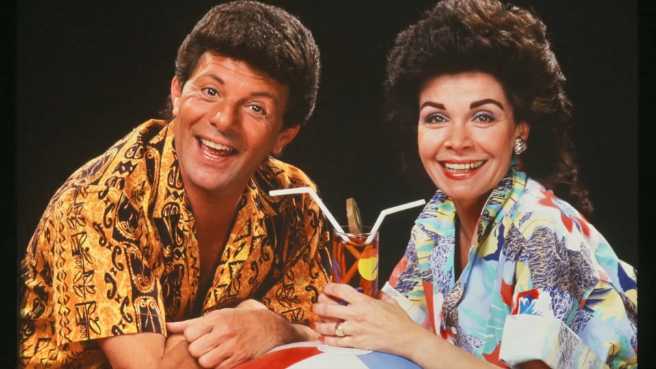 Back To The Beach Apple TV movie collectible [Barcode 097363198086] - Main Image 3