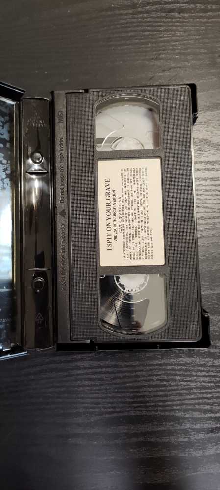 I Spit on Your Grave VHS movie collectible [Barcode 013131065831] - Main Image 4