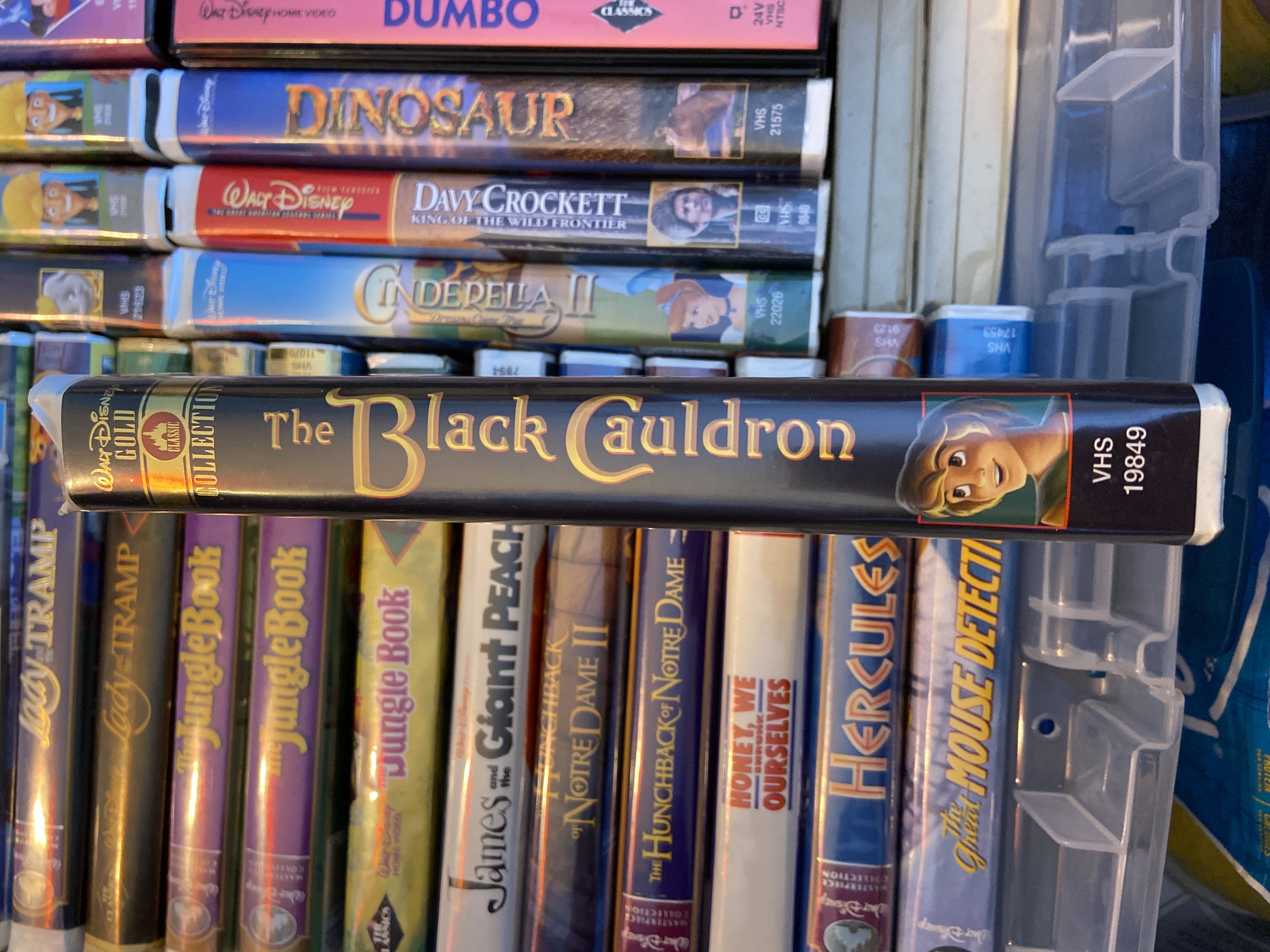 The Black Cauldron Laser Disc movie collectible [Barcode 786936126600] - Main Image 3