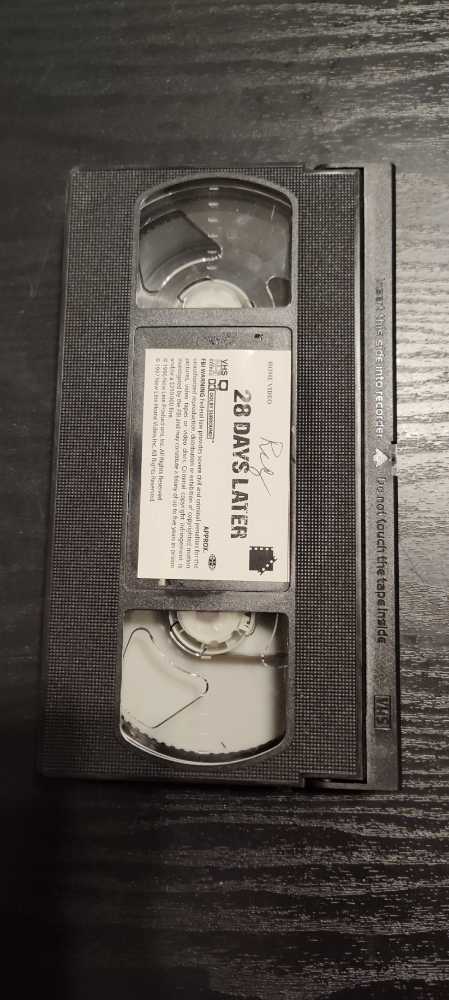 28 Days Later... VHS movie collectible [Barcode 024543088158] - Main Image 4
