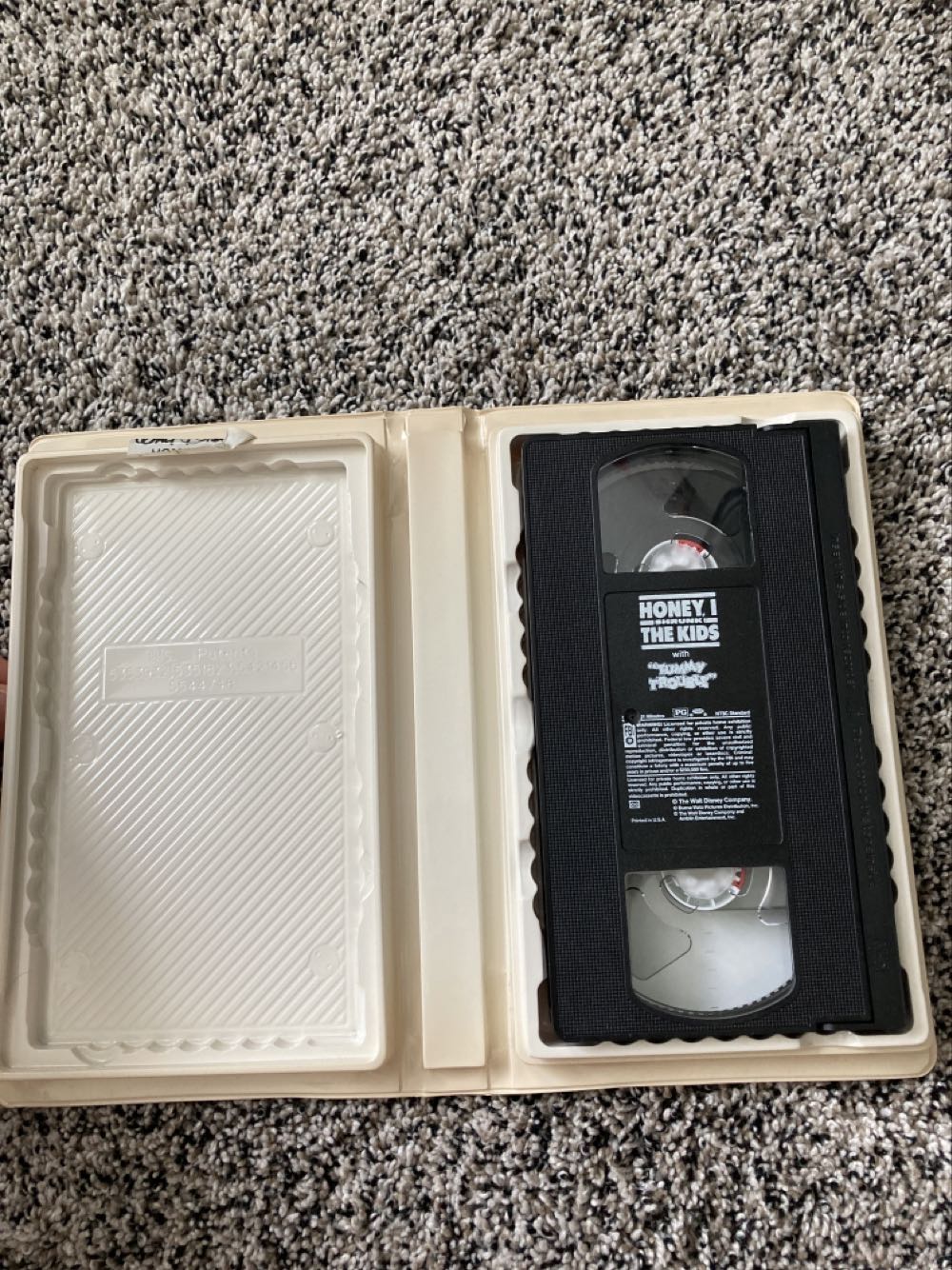 Honey, I Shrunk the Kids VHS movie collectible [Barcode 786936027440] - Main Image 4
