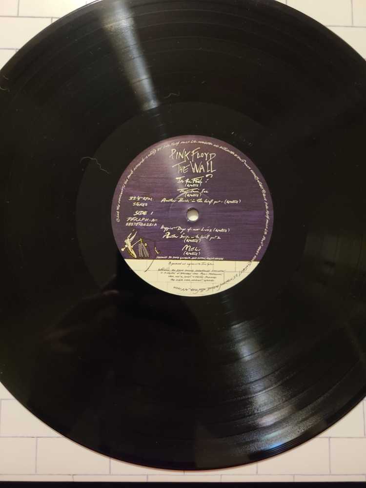 The Wall - Pink Floyd (12” - 81) music collectible [Barcode 724385985812] - Main Image 3
