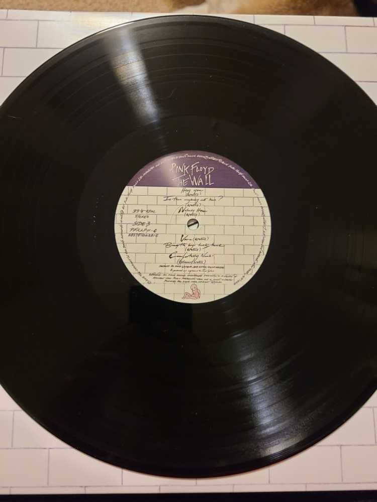 The Wall - Pink Floyd (12” - 81) music collectible [Barcode 724385985812] - Main Image 4