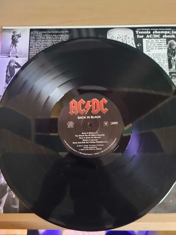 Back In Black - AC/DC (12” - 42) music collectible [Barcode 696998020719] - Main Image 4