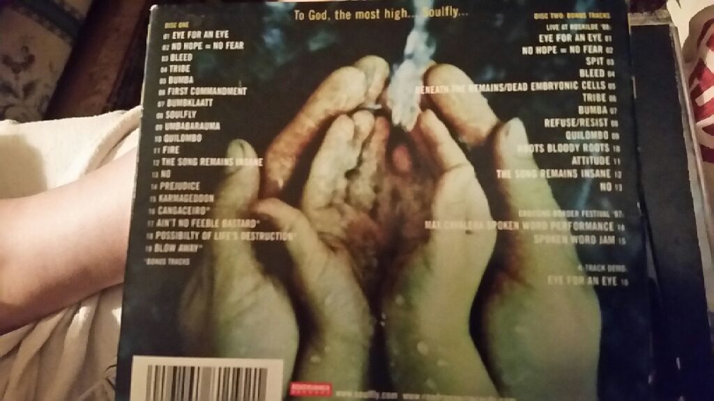 Soulfly - Soulfly (CD - 76:57) music collectible [Barcode 016861811921] - Main Image 2