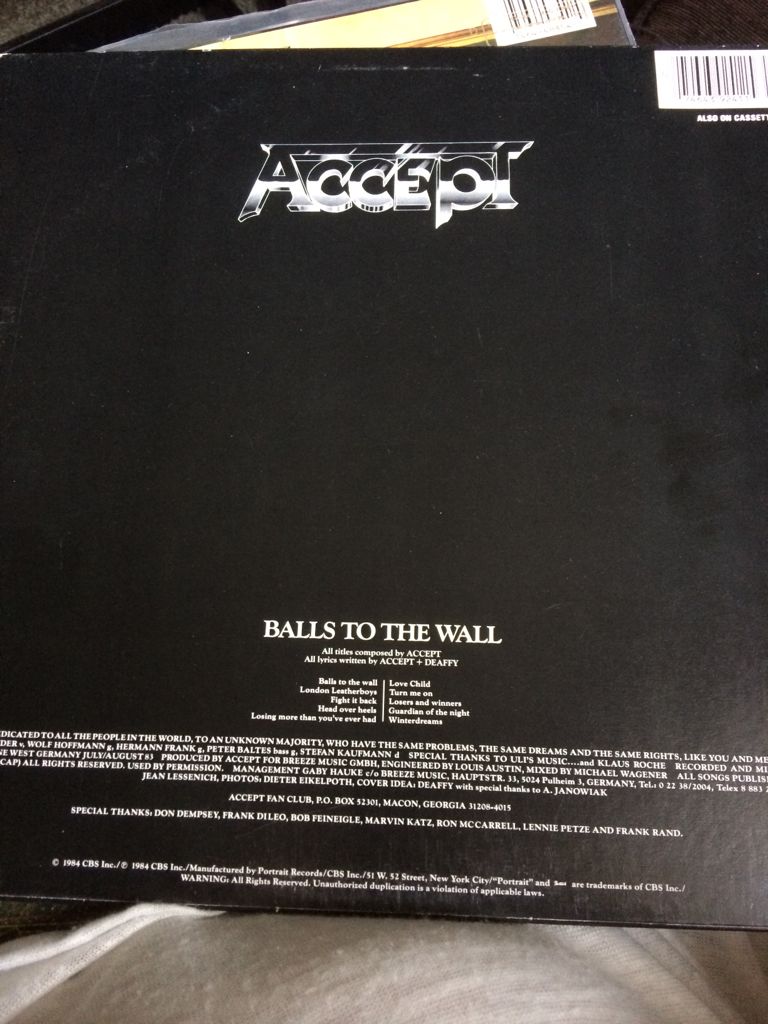 Balls To The Wall - Accept (12” - 44) music collectible [Barcode 074643924115] - Main Image 2