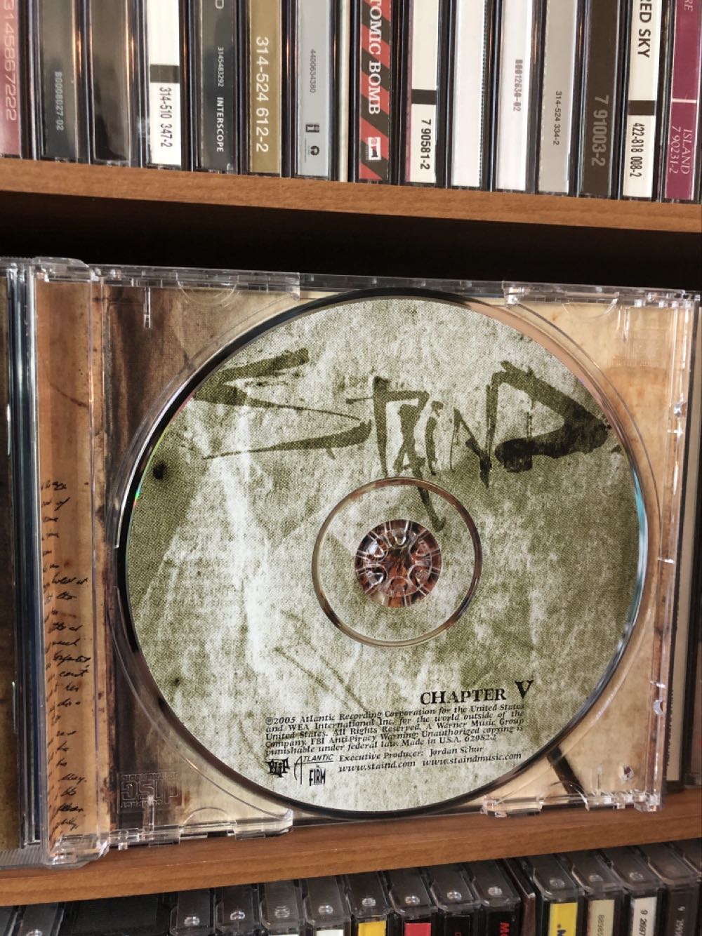 Chapter V - Staind (CD - 51) music collectible [Barcode 075596298223] - Main Image 3