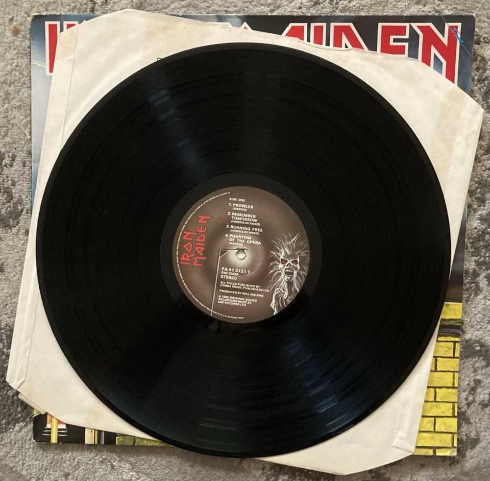 Iron Maiden (01) - Iron Maiden - Iron Maiden (12” - 38) music collectible - Main Image 3