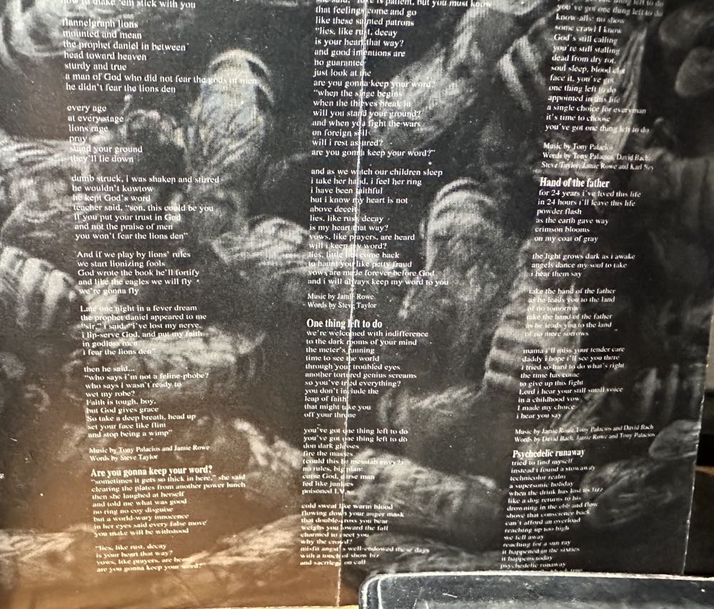 Buzz - Guardian (Cassette) music collectible [Barcode 080688405045] - Main Image 3