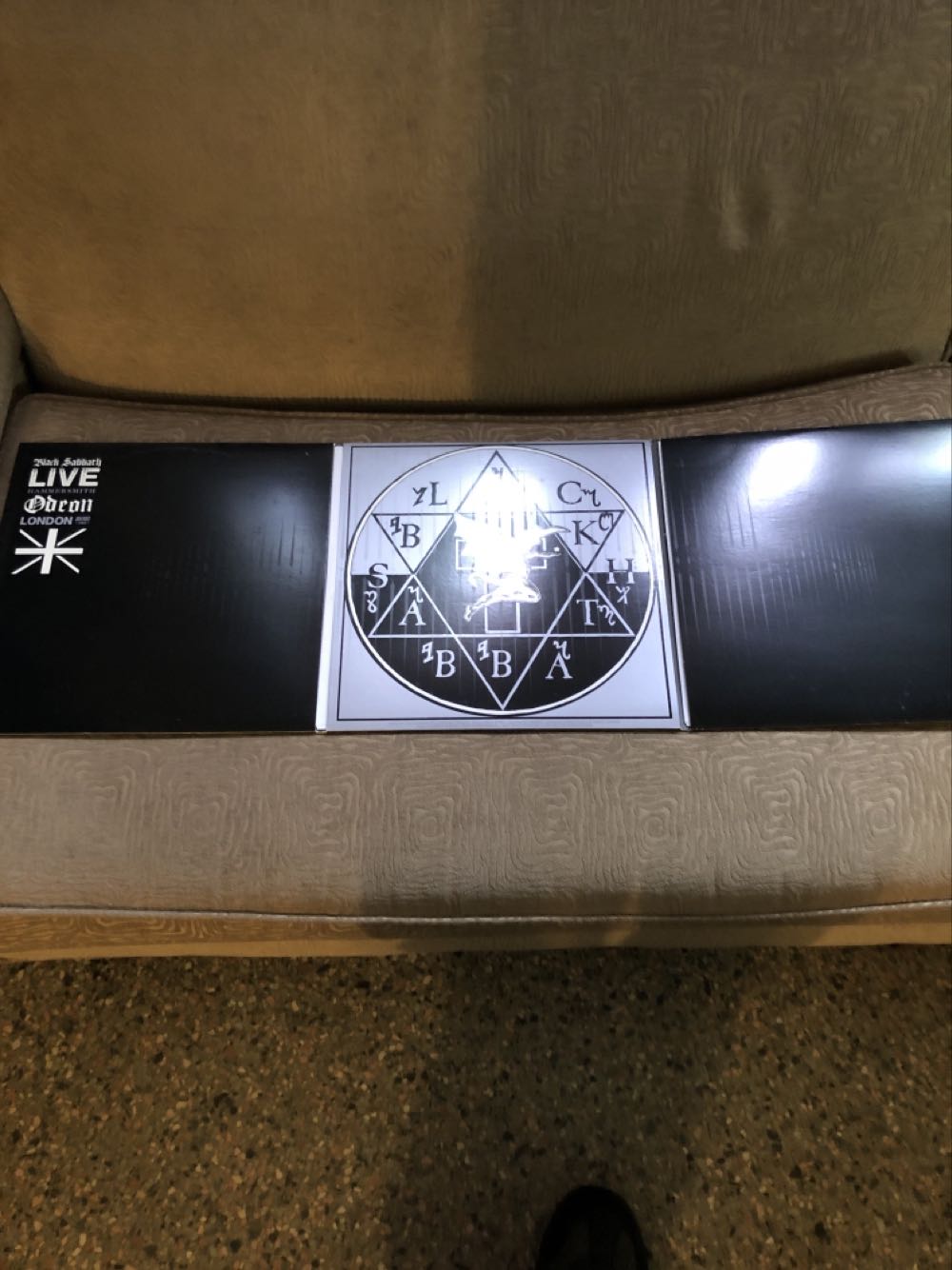 Live At Hammersmith Odeon - Black Sabbath (12”) music collectible [Barcode 081227978471] - Main Image 2