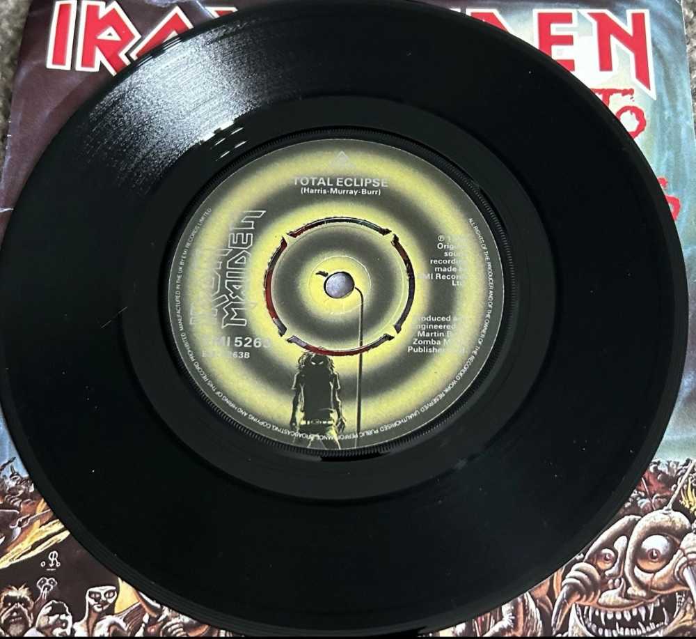 03 - 7” Single - Iron Maiden (06) - Run To The Hills - Iron Maiden (7” - 9) music collectible [Barcode 881034111760] - Main Image 4